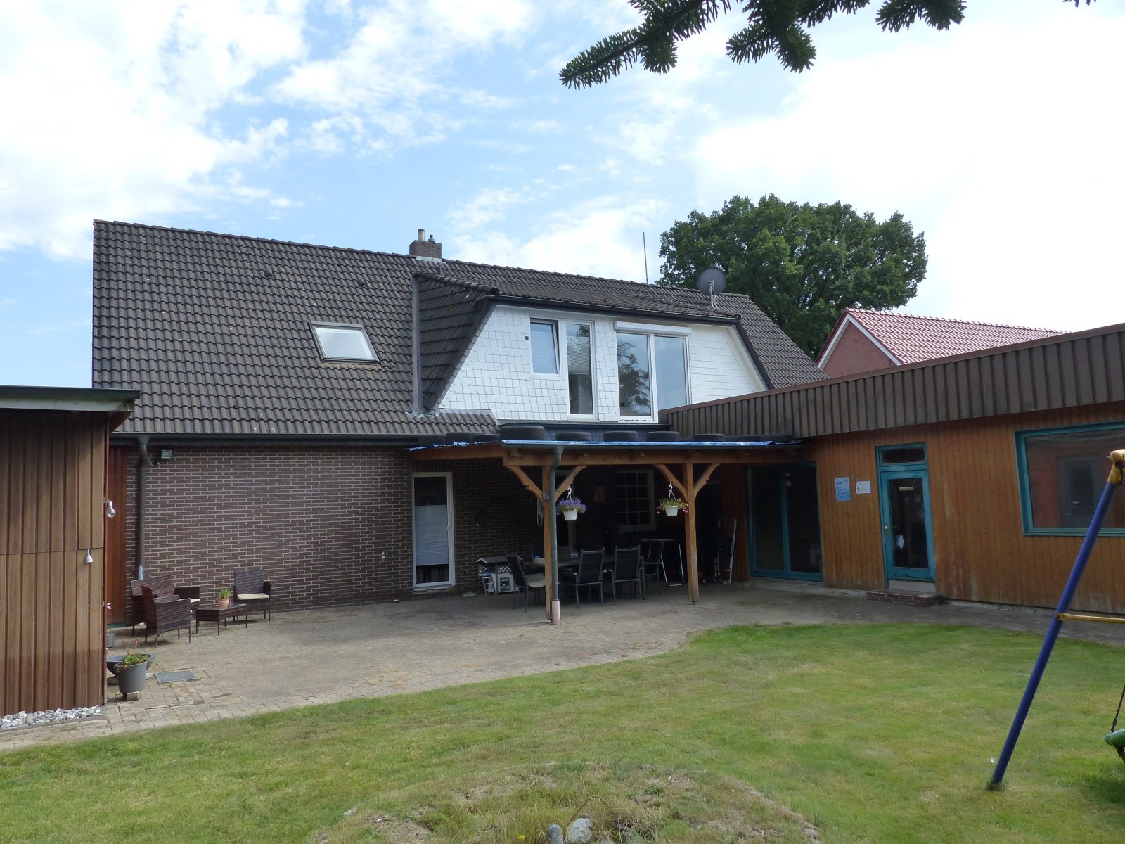 Geräumiges Einfamilienhaus mit Einliegerwohnung in zentraler Wohnlage!