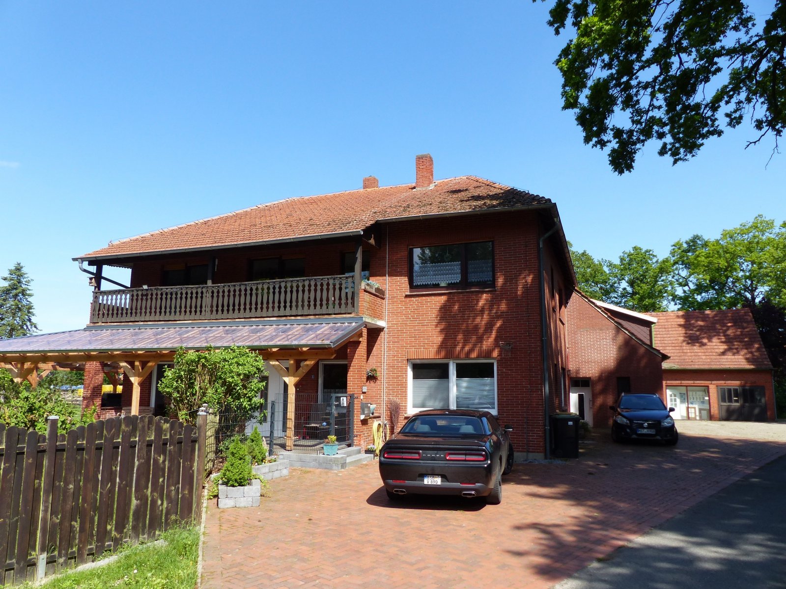 Großzügiges Wohnhaus mit Werkstatt, Hallen und vielfältigen Nutzungsmöglichkeiten in Außenlage!